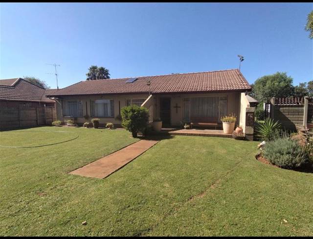 3 BEDROOM HOUSE FOR SALE IN VANDERBIJLPARK SE 6